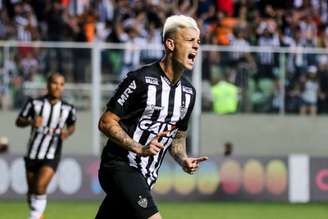 Fábio Santos e Roger Guedes jogaram juntos no Galo, outro time alvinegro (Foto: Bruno Cantini/Atlético)