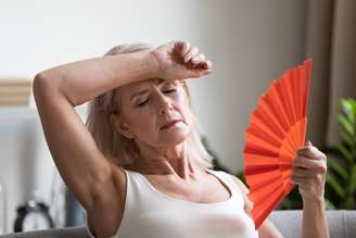 Ondas de calor são sintomas da menopausa