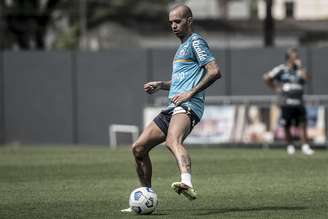 Diego Tardelli durante o treino desta terça-feira no CT Rei Pelé