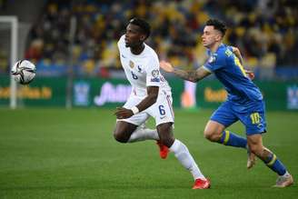 Pogba e Shaparenko foram dois dos principais nomes dos meios-campos das duas equipes (Foto: FRANCK FIFE / AFP)