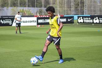 Willian em treino do Corinthians no CT Joaquim Grava neste sábado Rodrigo Coca Ag.Corinthians