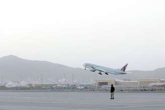 Primeiro voo internacional desde a conclusão da retirada das tropas norte-americanas do Afeganistão decola do aeroporto de Cabul
09/09/2021 WANA (West Asia News Agency) via REUTERS 