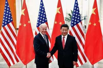 Presidente da China, Xi Jinping, cumprimenta então vice-presidente dos EUA, Joe Biden, em Pequim em 2013
04/12/2013 REUTERS/Lintao Zhang/Pool