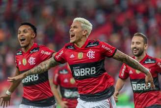 Pedro faz 2, Flamengo despacha o Grêmio e passa de fase
