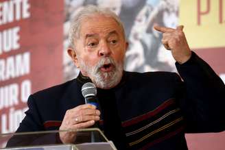 Ex-presidente Luiz Inácio Lula da Silva discursa em evento em São Paulo
12/08/2021 REUTERS/Carla Carniel