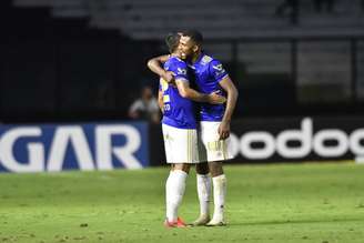 Ramon comemora após marcar o gol que garantiu empate ao Cruzeiro aos 49 minutos do segundo tempo