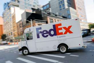 Veículo de entrega de encomendas da FedEx, em Nova York. 3/9/2021. REUTERS/Andrew Kelly