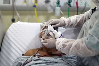 Paciente com covid-19 em hospital de São Paulo
08/04/2021
REUTERS/Amanda Perobelli/File Photo