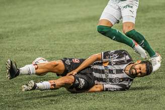 Diego Costa sentiu lesão muscular contra o Palmeiras