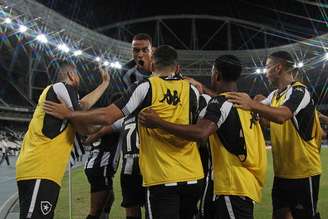 Time do Botafogo no Estádio Nilton Santos (Foto: Vítor Silva/Botafogo)