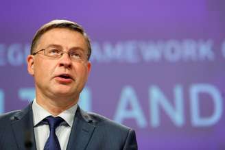 Vice-presidente da Comissão Europeia, Valdis Dombrovskis, em coletiva de imprensa em Bruxelas
28/06/2021 REUTERS/Johanna Geron/Pool