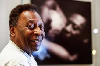 Pelé vem se recuperando da retirada de um tumor no cólon