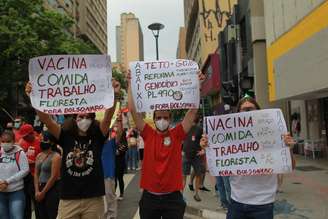 Milhares de pessoas se reuniram no largo do Rosário, região central de Campinas (SP), na manhã deste sábado (2), para pedir o impeachment do presidente Jair Bolsonaro