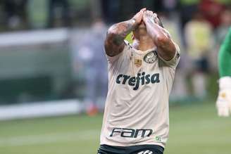 Palmeiras leva 4 do Bragantino e frustra na volta da torcida