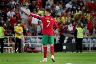 CR7 faz 3, Portugal goleia Luxemburgo e lidera grupo