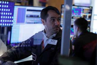 Operadores trabalham na Bolsa de Nova York, EUA
17/08/2021
REUTERS/Andrew Kelly