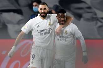 Benzema e Vinicius Jr são destaques do Real Madrid em LaLiga 2021/2022 (Foto: OSCAR DEL POZO / AFP)