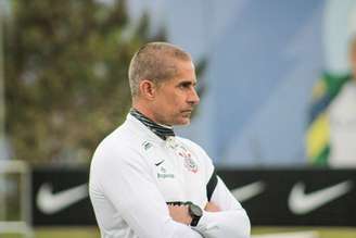 Sylvinho sofreu duas derrotas seguidas fora de casa e domingo pega Inter no Sul (Foto: Felipe Szpak/Ag. Corinthians)