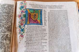Página do célebre livro 'Divina Comédia', de Dante Alighieri