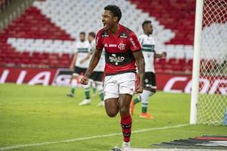 Vitinho não escondeu a vontade de conquistar a Copa do Brasil (Foto: Alexandre Vidal/Flamengo)