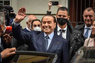 Berlusconi foi absolvido pelo Tribunal de Siena