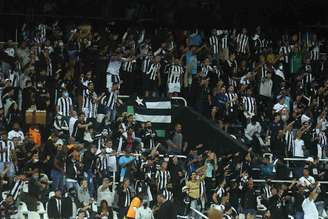 Torcida do Botafogo contra o Brusque, pela Série B (Foto: Vítor Silva/Botafogo)