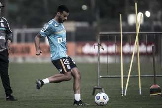 O volante Camacho está fora do jogo contra o Fluminense (FOTO: Ivan Storti/Santos FC)