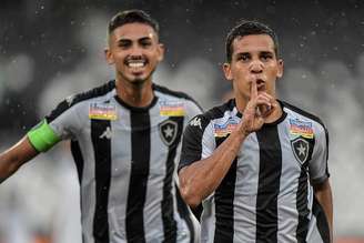 Wendel Lessa em ação pelo Botafogo (Foto: Thiago Ribeiro)