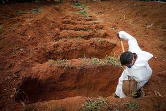 Brasil registra 616.878 mortes por covid-19