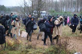 Imigrantes na fronteira de Belarus com a Polônia
08/11/2021 Leonid Scheglov/BelTA/Divulgação via REUTERS