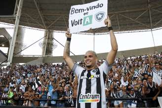  Rafael Navarro, do Botafogo, comemora o acesso à Série A do Campeonato Brasileiro
