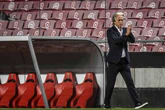 Jorge Jesus está feliz no Benfica (Foto: PATRICIA DE MELO MOREIRA / AFP)