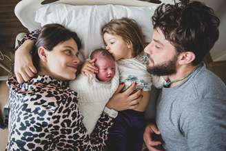 Chay Suede anunciou o nascimento de seu segundo filho com Laura Neiva nesta quinta-feira (18)