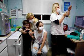 Israel vacina crianças de 5 a 11 anos contra a Covid
22/11/2021
REUTERS/Corinna Kern