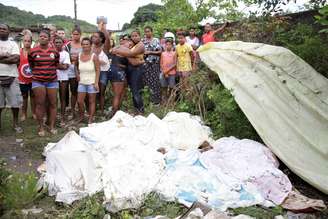 Corpos achados pelos moradores em São Gonçalo 