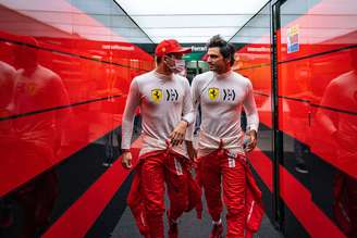 Charles Leclerc e Carlos Sainz levam a Ferrari ao top-3 do Mundial de Construtores 
