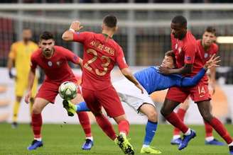 Itália e Portugal? Um gigante, ou ambos, ficará fora da Copa do Qatar (Foto: MARCO BERTORELLO / AFP)