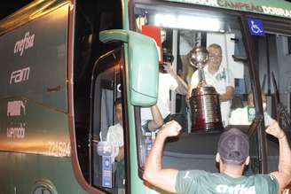 Palmeiras, campeão da Copa Libertadores 2021, chega no Aeroporto de Guarulhos em São Paulo (SP), nesta madrugada de domingo (28).