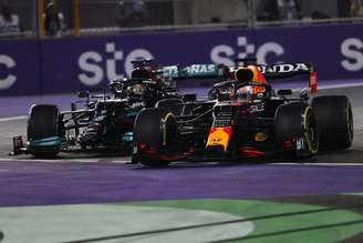 Lewis Hamilton e Max Verstappen se tocaram na Arábia Saudita 