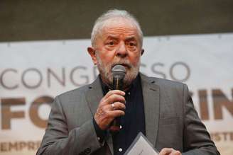 Lula aparece em primeiro nas intenções de votos da pesquisa Ipec