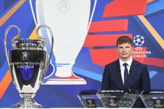 Uefa afirmou que irá realizar um novo sorteio das oitavas de final da Champions League (RICHARD JUILLIART / AFP)
