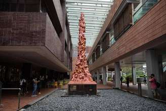 Escultura em homenagem às vítimas do massacre da Praça da Paz Celestial