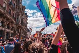 Reino Unido amplia perdão a todos os condenados por relações homossexuais 