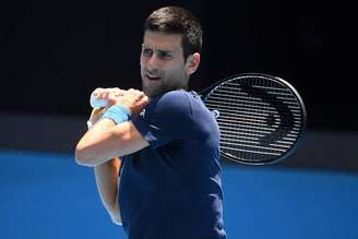 Djokovic em uma sessão de treinamento no Melbourne Park