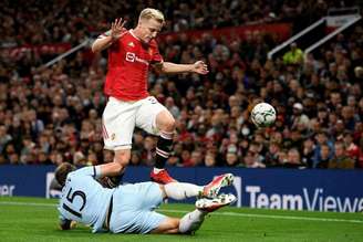 Van de Beek não se firma no Manchester United e é oferecido a outros clubes (Foto: OLI SCARFF / AFP)