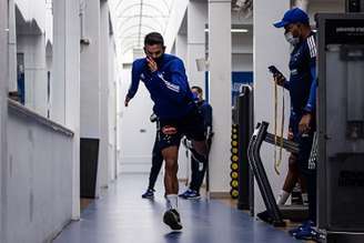 Henrique segue em tratamento de uma lesão no joelho e não deve mais jogar pela Raposa-(Gustavo Aleixo/Cruzeiro)