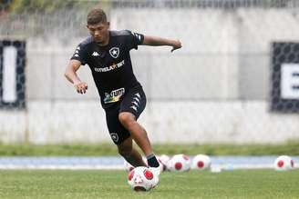 Erison foi apresentado na última sexta-feira (21) (Vitor Silva / Divulgação / Botafogo)