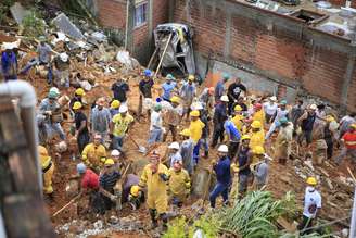Fortes chuvas causam alagamentos e deslizamentos de terra na cidade de Franco da Rocha (SP), nesta segunda-feira (31)