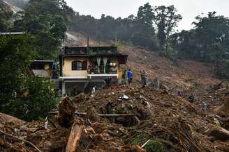 Destruição é vista no dia seguinte ao temporal que atingiu o município de Petrópolis