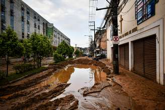 Destruição é vista no dia seguinte ao temporal que atingiu o município de Petrópolis, na região serrana do Rio de Janeiro, na manhã desta quarta-feira, 16